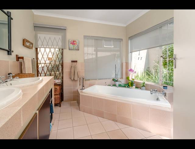 5 BEDROOM HOUSE FOR SALE IN RANDPARK RIDGE